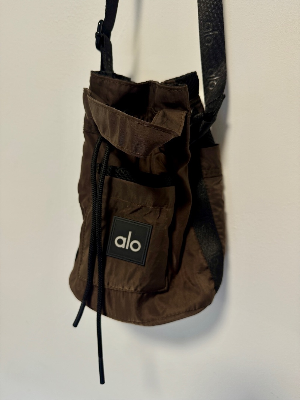 Alo Yoga Utility Bucket Bag in Espresso Brown